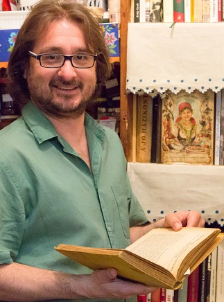 50 éve, 1974. március 9-én született Cserna-Szabó András József Attila-díjas magyar író, gasztronómiai újságíró